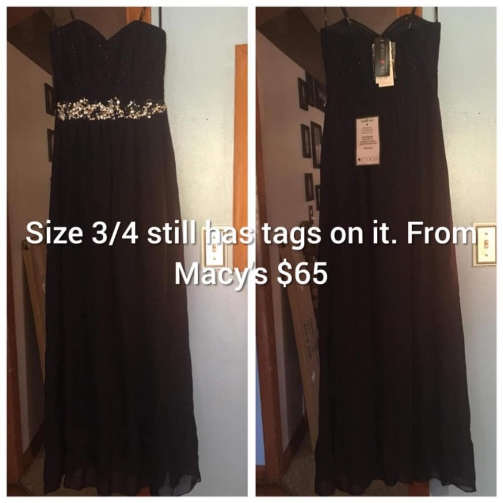 Navy blue prom dress. Size 3/4. From Macy’s. Never worn. Still has tags on it.